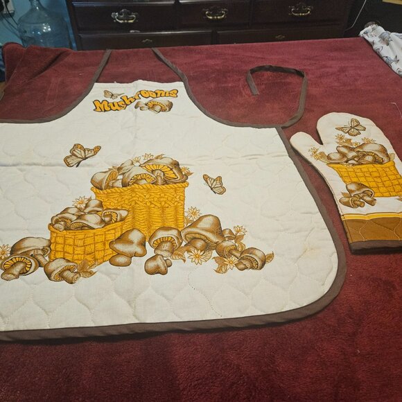 vintage 1970 quilted apron mushroom design includes potholder with same design - Picture 4 of 7